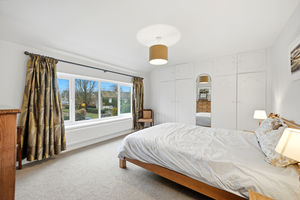 Principal bedroom- click for photo gallery